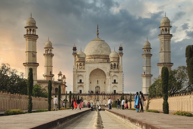 Bibi Ka Maqbara, a white building with numerous towers, stands as an iconic symbol of architectural beauty.