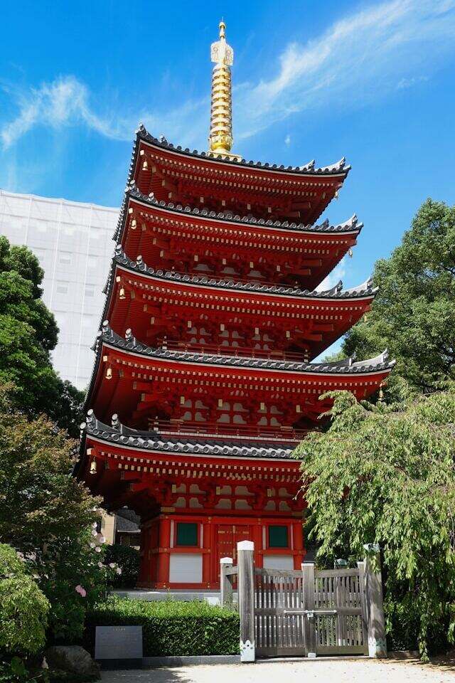 A pagoda in Japan against a blue sky backdrop.